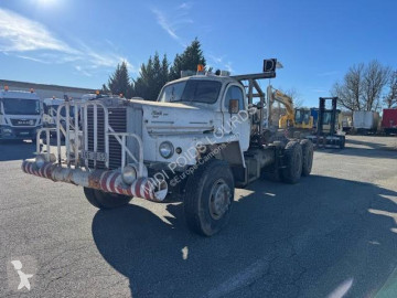 Влекач Mack