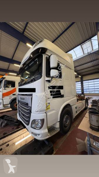 Влекач учебен DAF