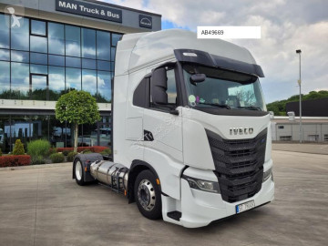 Влекач Iveco