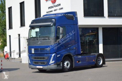 Влекач Volvo