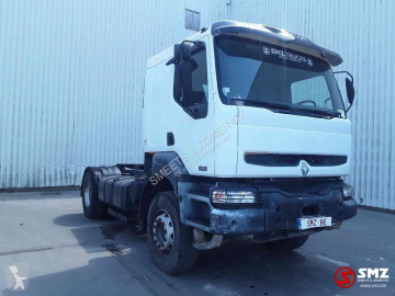 Влекач Renault Kerax 420
