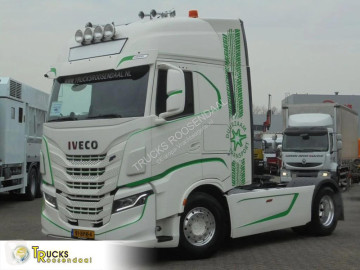 Влекач Iveco