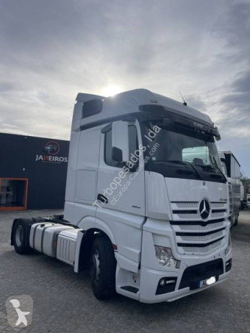 MercedesActros1851