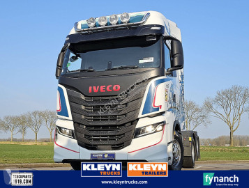 Влекач Iveco