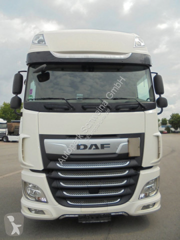 Влекач извънгабаритен товар DAF