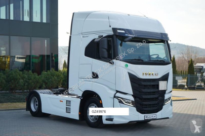 Влекач Iveco S-WAY 490