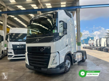 جرار Volvo