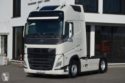 Влекач Volvo FH