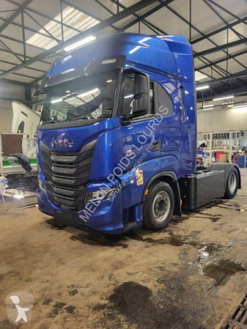 Влекач Iveco