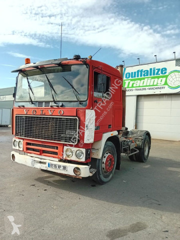 Влекач Volvo F12