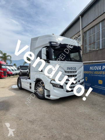Влекач Iveco