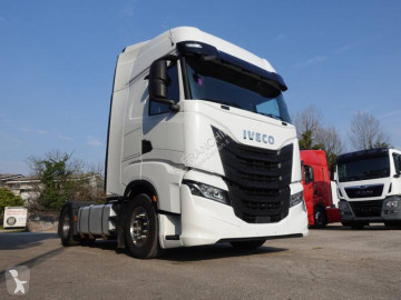 Traktor Iveco