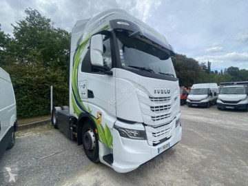 Влекач Iveco