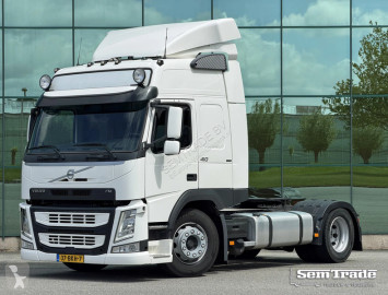 Влекач Volvo FM 410 EURO 6 VOL LUCHTGEVEERD 2XTANKS 106 CM SCHOTEL HOOGTE 345.000 KM IN SUPER CONDITIE
