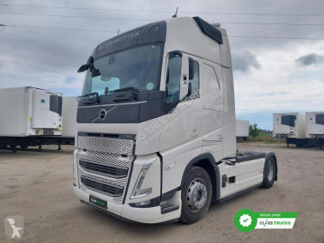 جرار Volvo