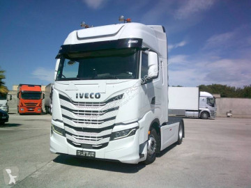 Tahač Iveco