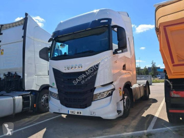 جرار Iveco S-WAY 490