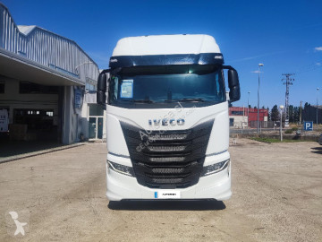 Влекач опасни товари / adr Iveco
