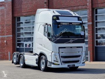 Влекач Volvo FH13 13500 Globetrotter XL 6x2 - Retarder - Full air - Leather - Camera