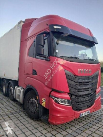 Tracteur convoi exceptionnel Iveco