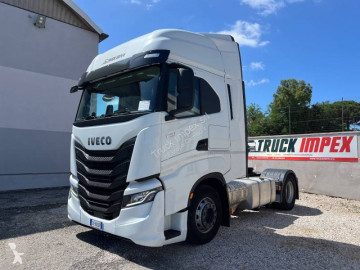 Влекач Iveco S-WAY 490