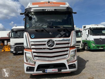 Traktor Mercedes