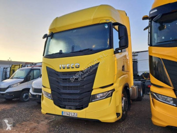 Влекач Iveco S-WAY 490