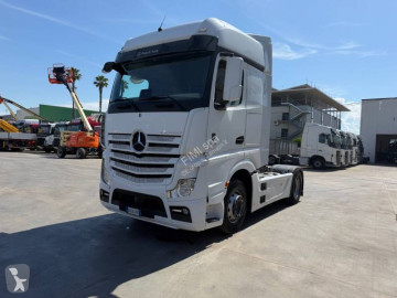 MercedesActros1851