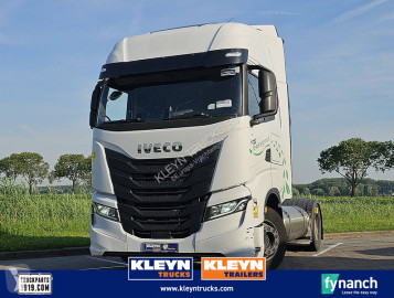 Влекач Iveco