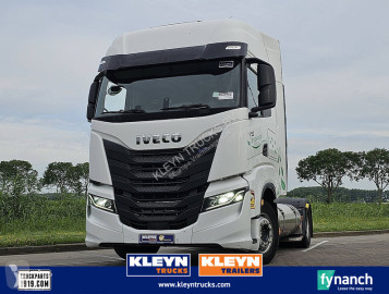 Влекач Iveco