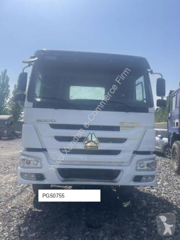 Влекач Howo ZZ4257V3241W