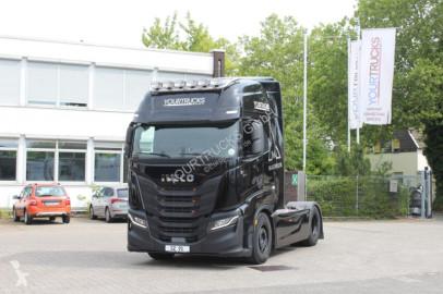Влекач Iveco