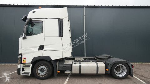 Влекач Renault
