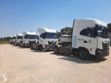 Влекач Iveco S-WAY 460 GNL
