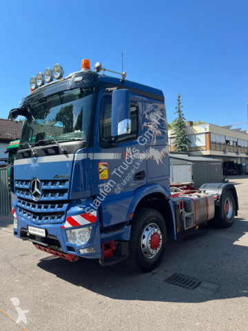 Cabeza tractora Mercedes