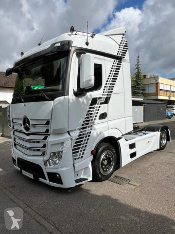 Cabeza tractora Mercedes