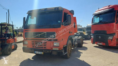 Влекач Volvo FM 400
