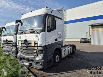 Влекач Mercedes Actros 1845