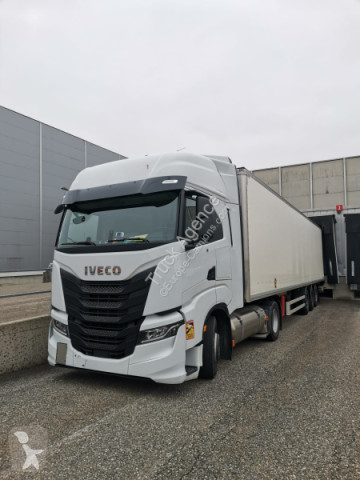 Влекач Iveco