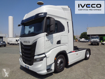 Влекач Iveco