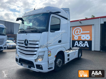 Traktor Mercedes