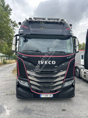 Влекач Iveco S-WAY