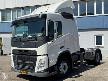 Влекач Volvo