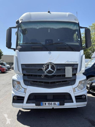 Cabeza tractora Mercedes