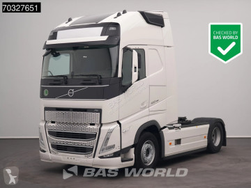 جرار Volvo