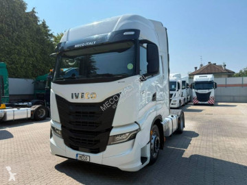 Traktor Iveco