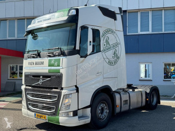 Влекач Volvo