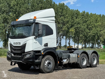 Влекач Iveco нови