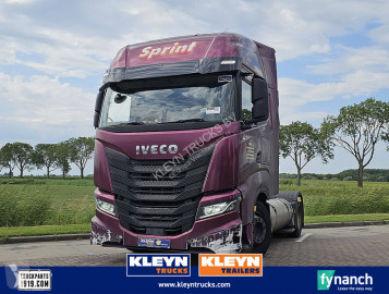 Влекач Iveco