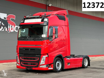 Влекач извънгабаритен товар Volvo
